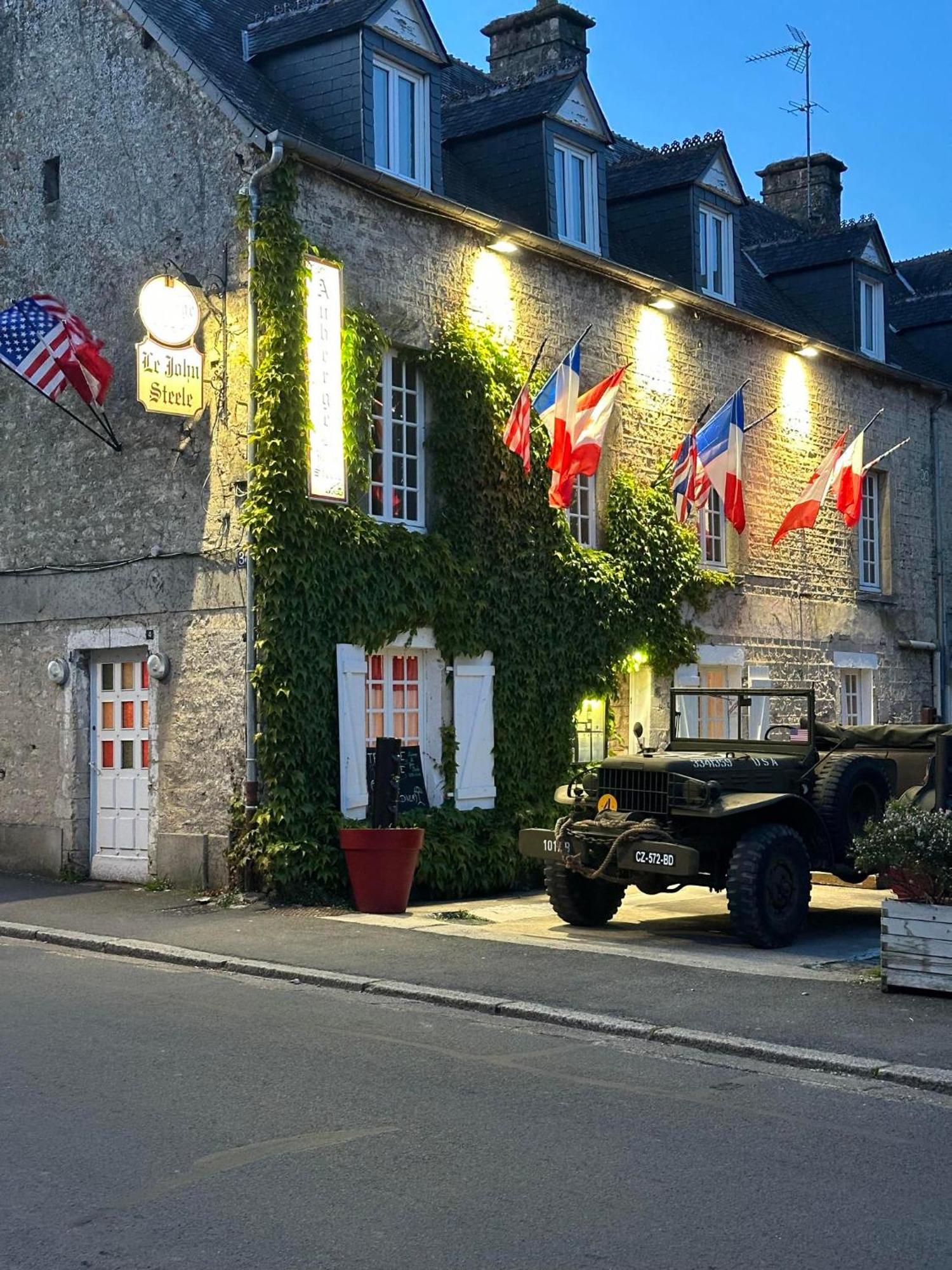 Auberge Le John Steele Sainte-Mere-Eglise Luaran gambar